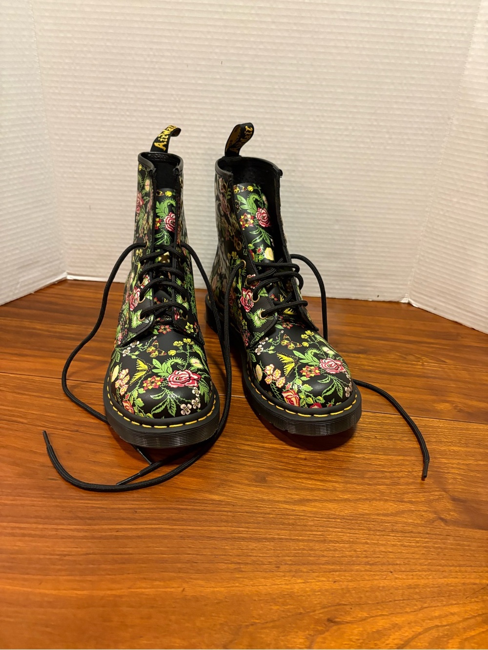 Dr. Martens 1460 Wanderlust Floral Butterfly 8-Eye Boots Women's Size 9 - Picture 3 of 5